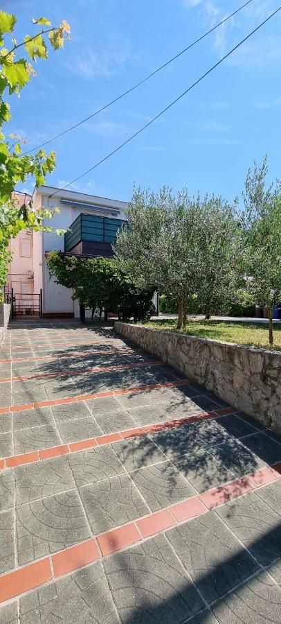 Apartmani Karla Baška Esterno foto
